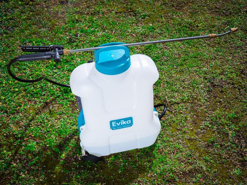 Sprühgerät Evika DJ160, 16 Liter, 10,8 V, Lithiumbatterie, wiederaufladbar, auf der Rückseite