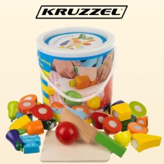 Zelenjava za rezanje v lesenem vedru
