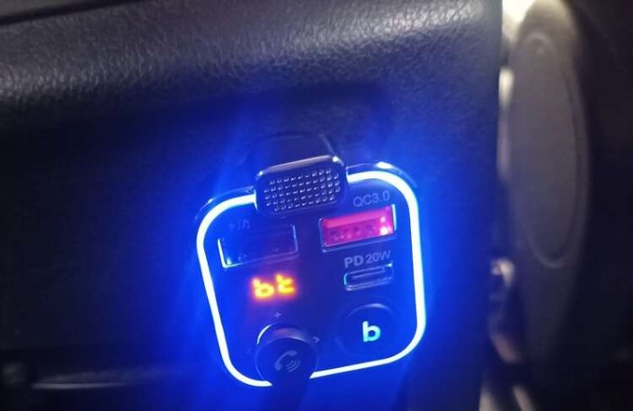 Vysielač Xtrobb 22355 FM Bluetooth vysielač/nabíjačka (akce)