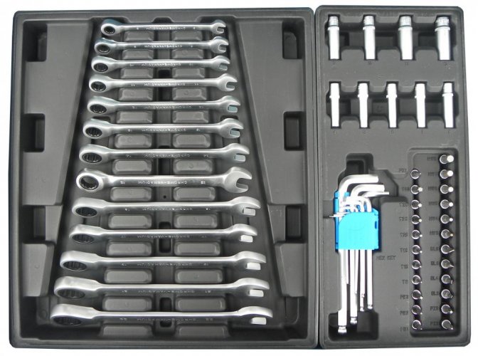 Werkzeugschrank mit 6 Schubladen, bestückt mit 245 Werkzeugen, 685x455x900 mm, GEKO