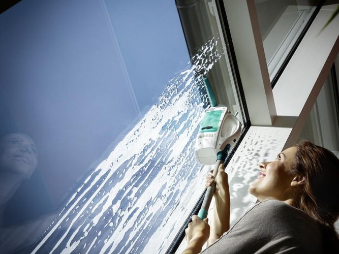 Środek do czyszczenia okien LEIFHEIT 51003 Środek do czyszczenia okien, z drążkiem 43 cm, mopem i odkurzaczem do okien, akumulator