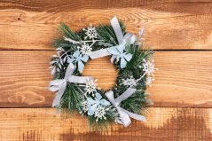 MagicHome Weihnachtskranz, natur, mit Schleifen und Schmetterlingen, 35 cm