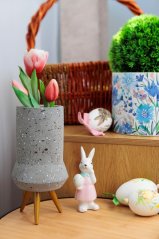 MagicHome Dekoration, Hase mit Ei, Ostern, 4,7x6x12,7 cm