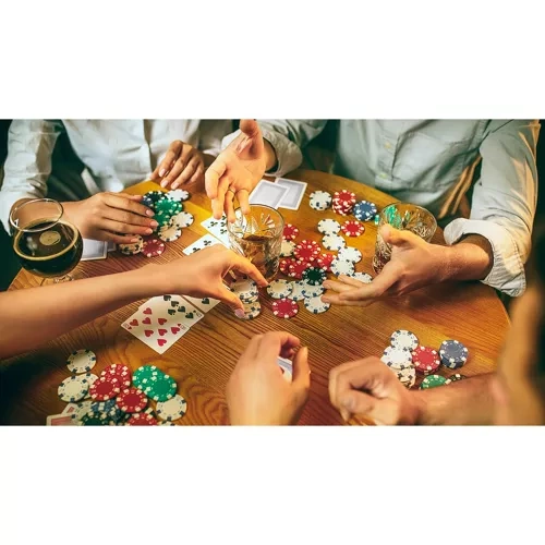 Poker - set od 300 žetona u kutiji HQ 23528 (akce)