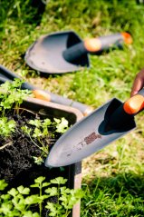 Lopata za sajenje ozka, plastična, črno-oranžna, RAMP