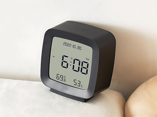 Budík s dátumom a teplotou s funkciou opakovaného budenia lcd vlhkosť vzduchu