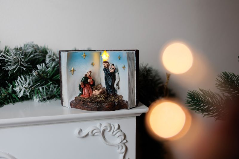 MagicHome Weihnachtsdekoration, Krippe im Buch, LED, Innenbereich, 13,5x8x9,5 cm