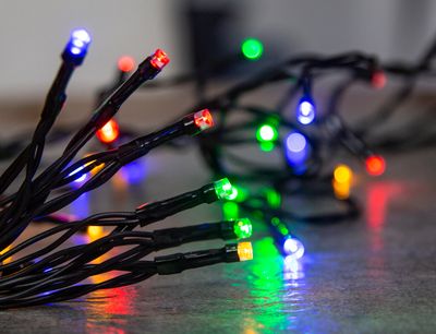 MagicHome Weihnachts-Ceibo-Kette, 48 LEDs mehrfarbig, 8 Funktionen, Timer, 3xAA, außen, Beleuchtung, L-3,50 m