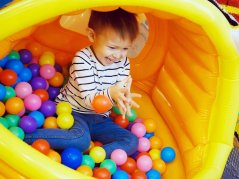 Set de 100 de mingi multicolore pentru cort și piscină