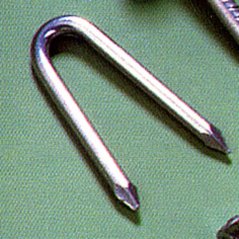 Gwóźdź U 32x3,1mm czarny opakowanie 5kg
