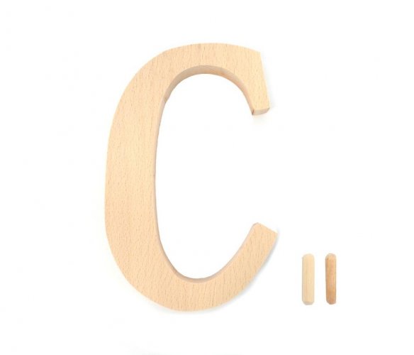 Hausnummer. Holzbuchstabe „C“
