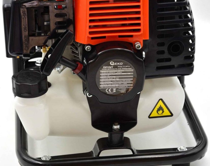 Čerpadlo na vodu motorové, 150-300 l/min, sacia výška 8 m, výtlak 30m, 42,7 cm3, hrdlo 1" (akce)