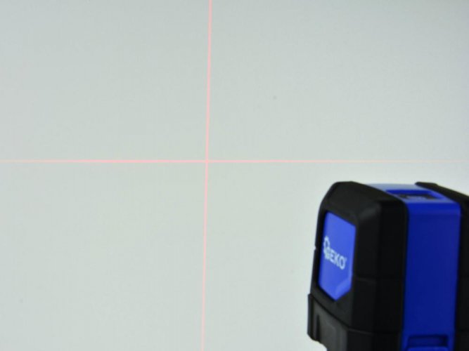 Samonivelirni križni laser, natančnost 0,3 mm/1m, domet 20 m, navoj M6, GEKO