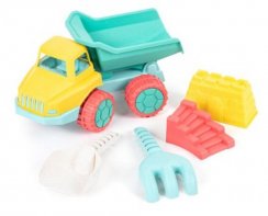 Mucegai în nisip cu o mașină de jucărie