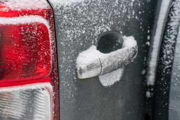 Ako pripraviť auto na sneh a zimu: Kompletný sprievodca
