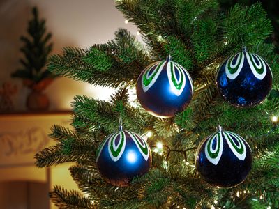 MagicHome Weihnachtskugeln, 4 Stück, blau, mit Dekoration, für den Weihnachtsbaum, 10 cm