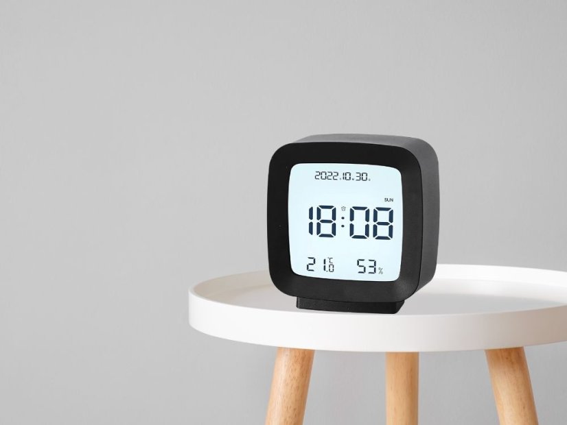 Budík s dátumom a teplotou s funkciou opakovaného budenia lcd vlhkosť vzduchu
