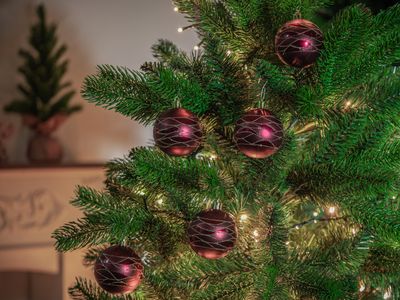 MagicHome Weihnachtskugeln, 9 Stück, Burgunderrot, matt, mit Dekoration, für den Weihnachtsbaum, 6 cm