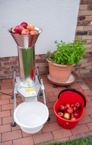 Kruszarka Strend Pro EFC-1, do owoców, jabłek, 1100 W, 15 lit., 400 kg/h, 55x55x104 cm